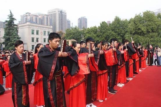 桃李满天下的来自下一句是什么？