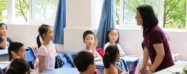指南针来自红色的一头指向什么方向