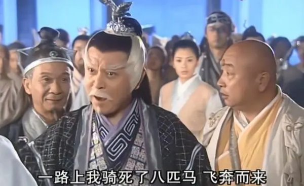 《倚天屠龙记》中六大门派围攻少林派光明顶的口号是什么？