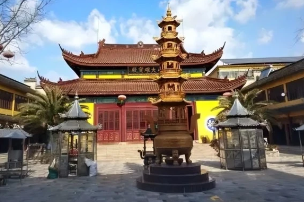 请问上海有哪些灵验的寺庙呢？