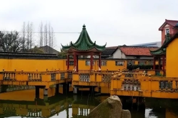 请问上海有哪些灵验的寺庙呢？