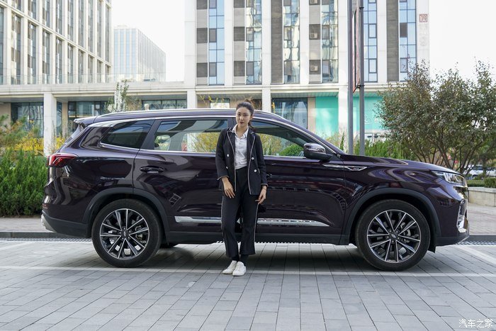 共享美好时光，媳妇来当车模记录下与瑞虎8PLUS的甜蜜瞬间