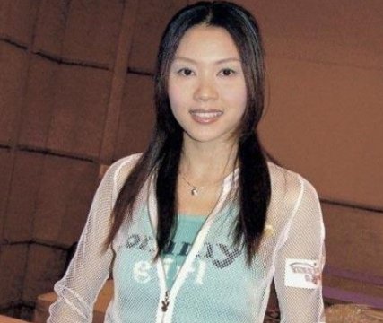 42岁罗泳娴转行卖房，怀孕6月仍带客人看房爬楼，她为何会沦落至此？