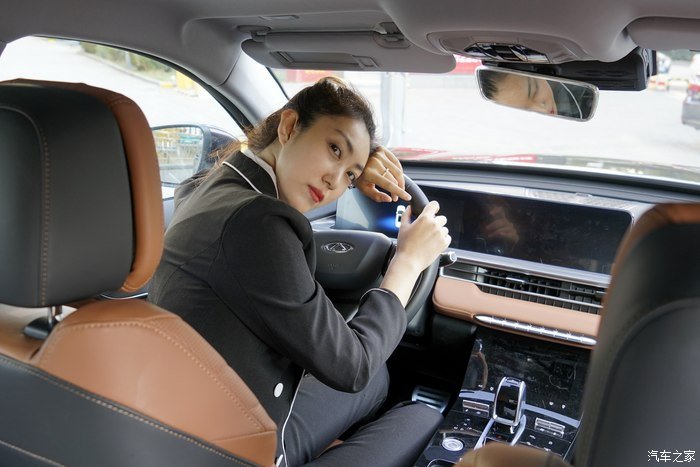 共享美好时光，媳妇来当车模记录下与瑞虎8PLUS的甜蜜瞬间