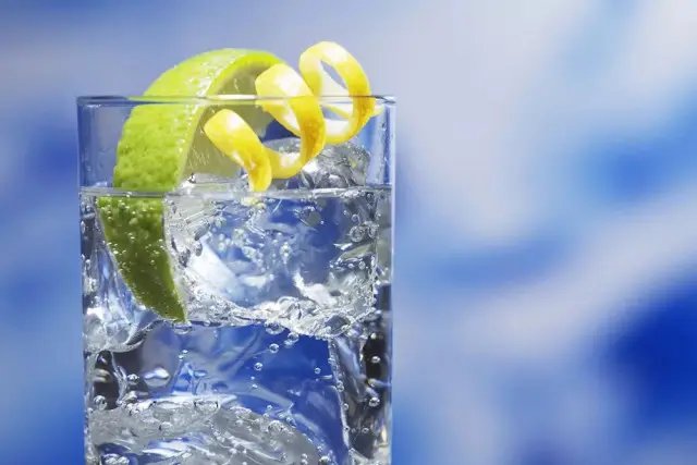 演员冯雷自爆买了一瓶饮料，含有232种配方，官方对此是如何回应的？