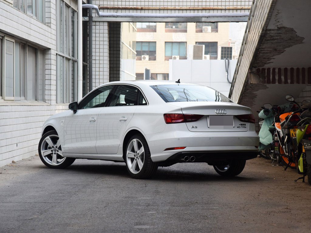 奥迪A3两厢和三厢哪个好