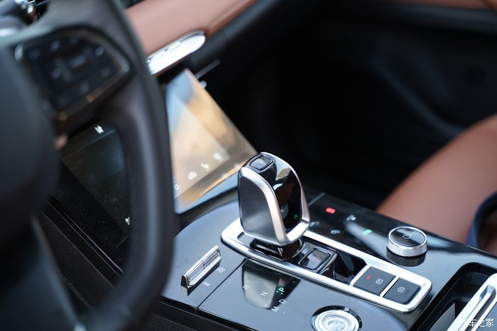 共享美好时光，媳妇来当车模记录下与瑞虎8PLUS的甜蜜瞬间