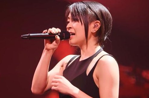 开头sakula悲伤日语歌是什么？