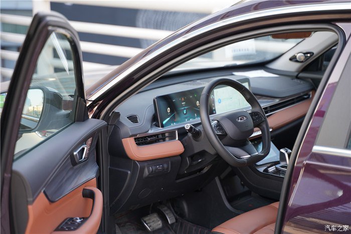 共享美好时光，媳妇来当车模记录下与瑞虎8PLUS的甜蜜瞬间