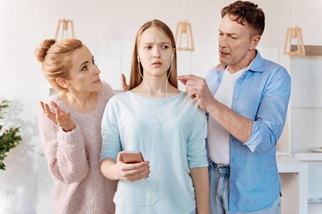 我14岁的儿子叛逆到动手打我，我该怎么办？