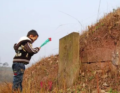 孙子不能上坟，这里面有什么讲究？
