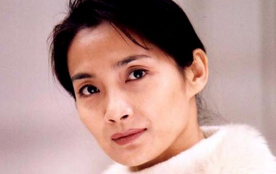 谁在你背后演柳雪的女演员资料