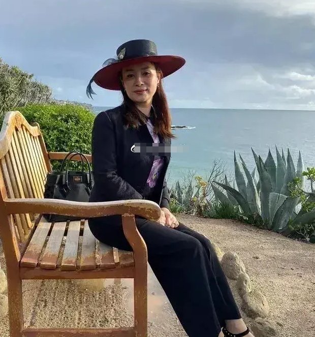 当年丈夫入狱,二婚嫁给周立波的浙江富豪胡洁,他们现状如何了?