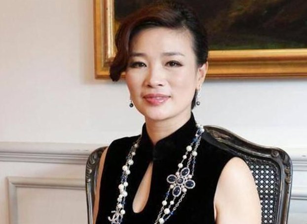 当年丈夫入狱,二婚嫁给周立波的浙江富豪胡洁,他们现状如何了?