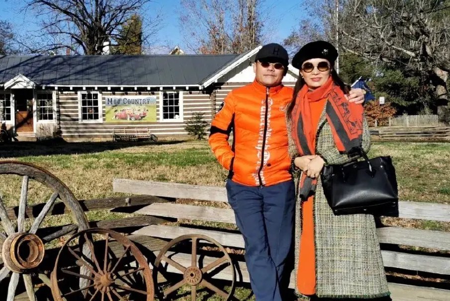 当年丈夫入狱,二婚嫁给周立波的浙江富豪胡洁,他们现状如何了?