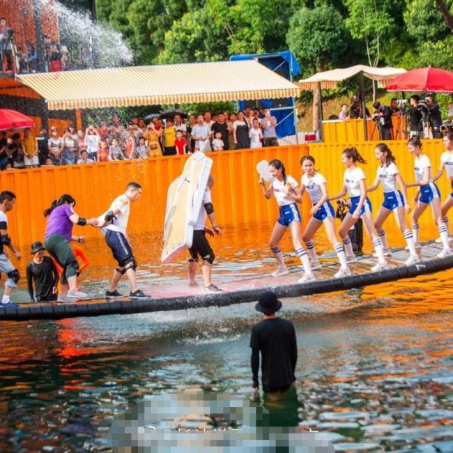 摇啊笑啊桥中猎豹队队长雷华他为什么要跟绵羊队长贺思颖拍结婚照片又为什么贺思颖她要穿上结婚的那件衣服