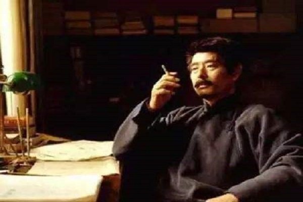 鲁迅写的“一棵是枣树，另一棵也是枣树”这句话意义何在？