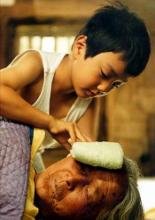 电影《外婆的家》中的金亦芬扮演者现在还活着吗？